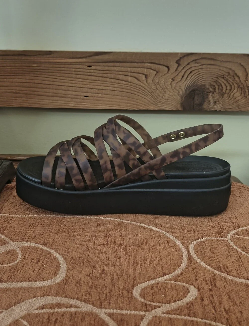 Crocs NWOT Shoes Womens Brooklyn Tortoise Strappy Low Sandals Wedge Mocha